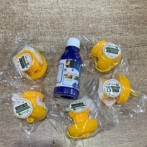 5PC Fruit Fly Traps Plus 1 Bottle Methyl eugenol Vantage Chemicals 100ML Reusable Plastic Bottle Top Cap Pheromone traps Fly Catcher Pest Insect Control For Indoor And Outdoor Farm Orchard Phal ki Makhi Brand of Kissan Ghar Lure